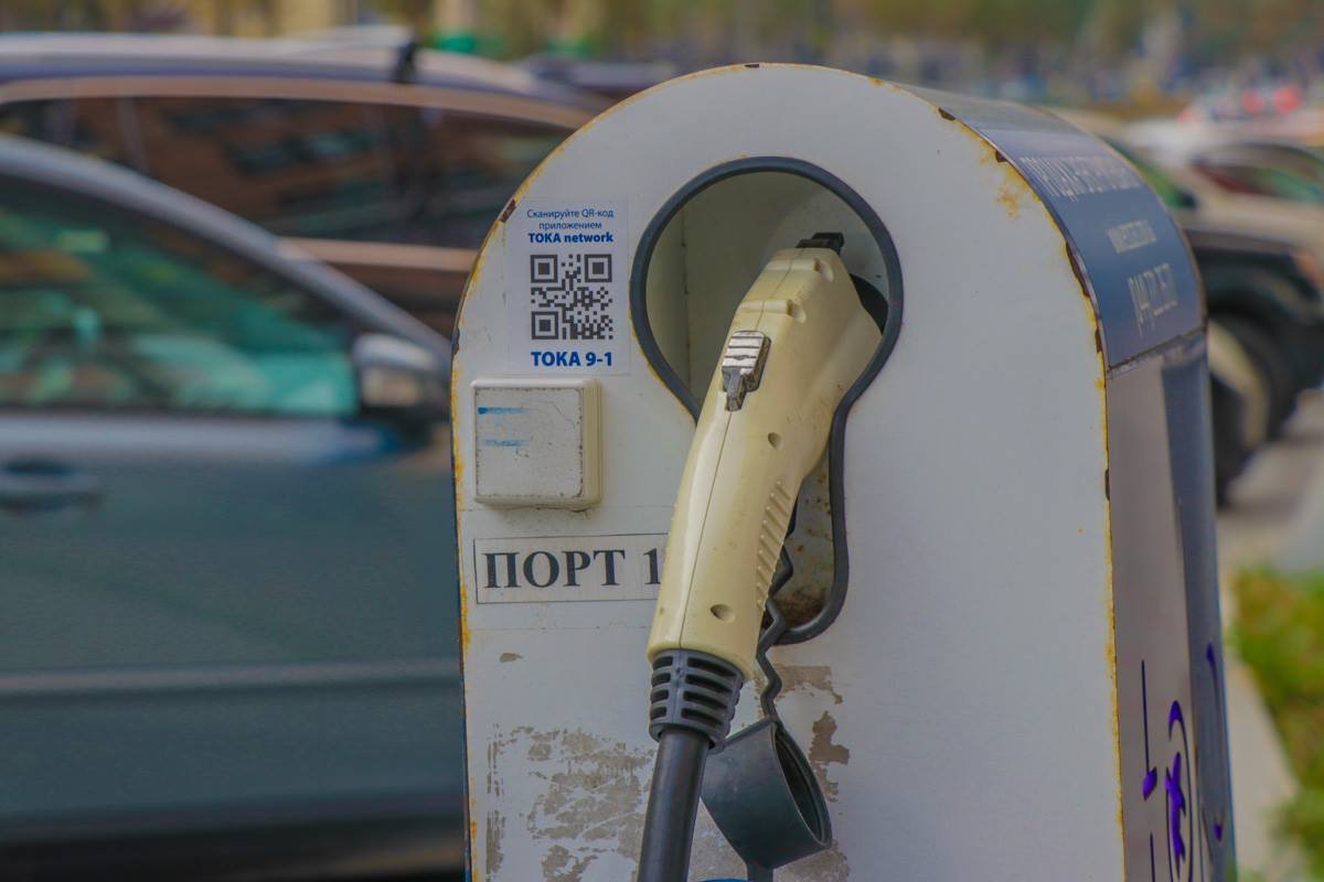 Порт на станции зарядки электрокара 