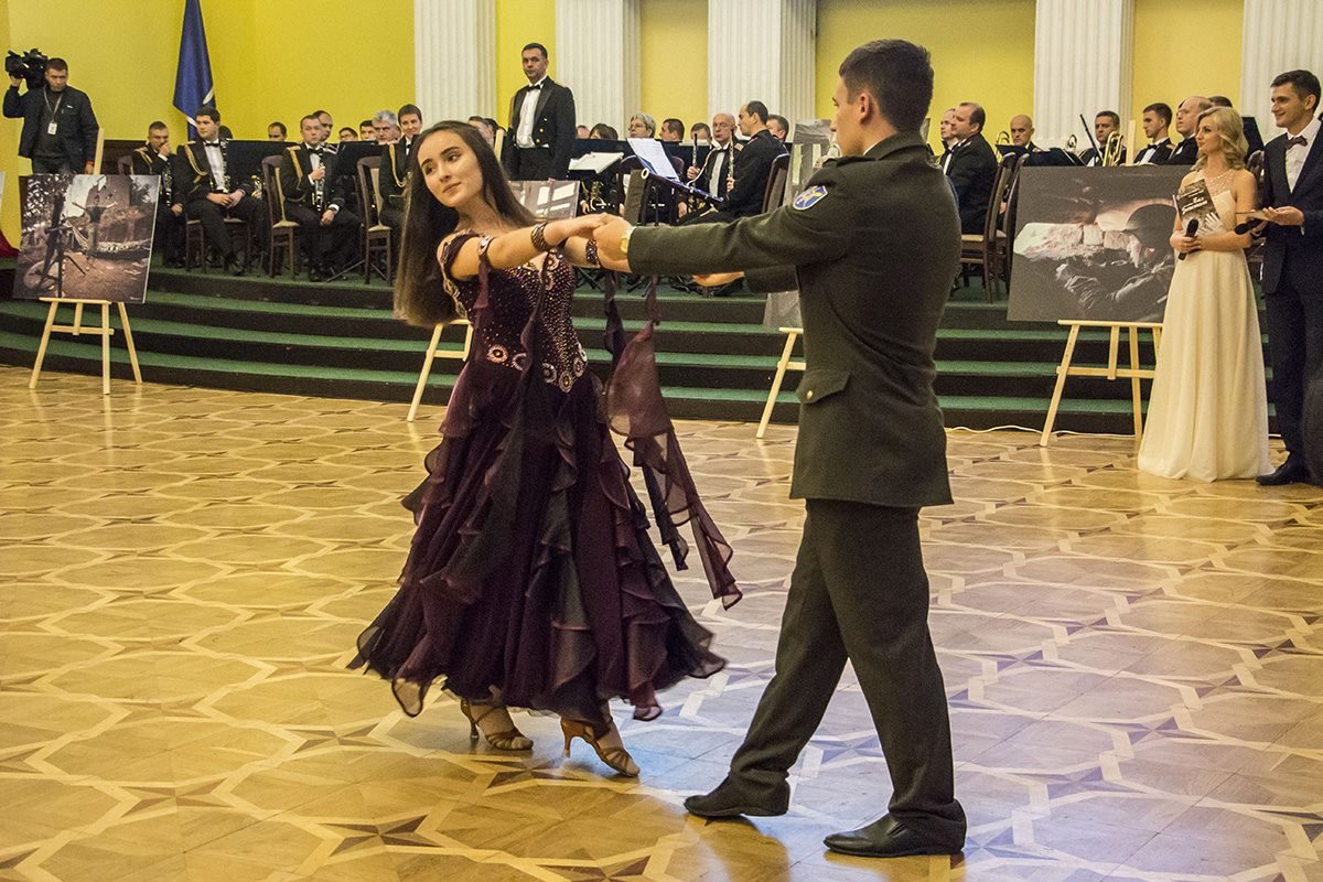 Лицеисты со своими спутницами