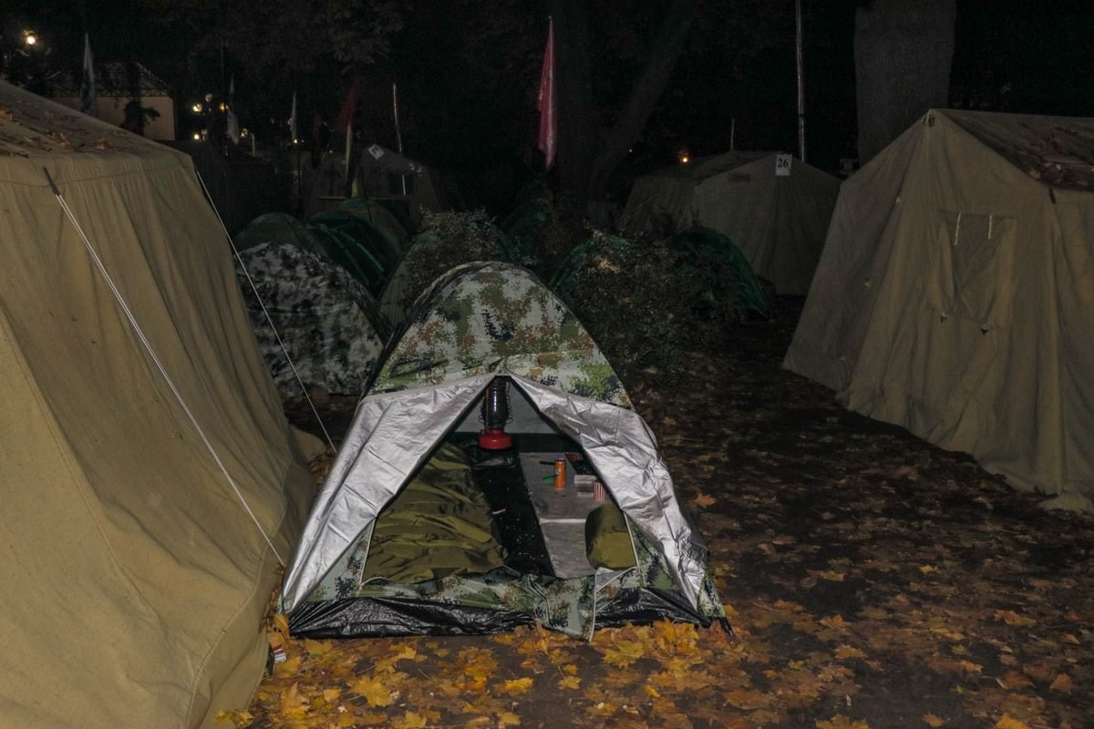 Палаточный городок возле парламента