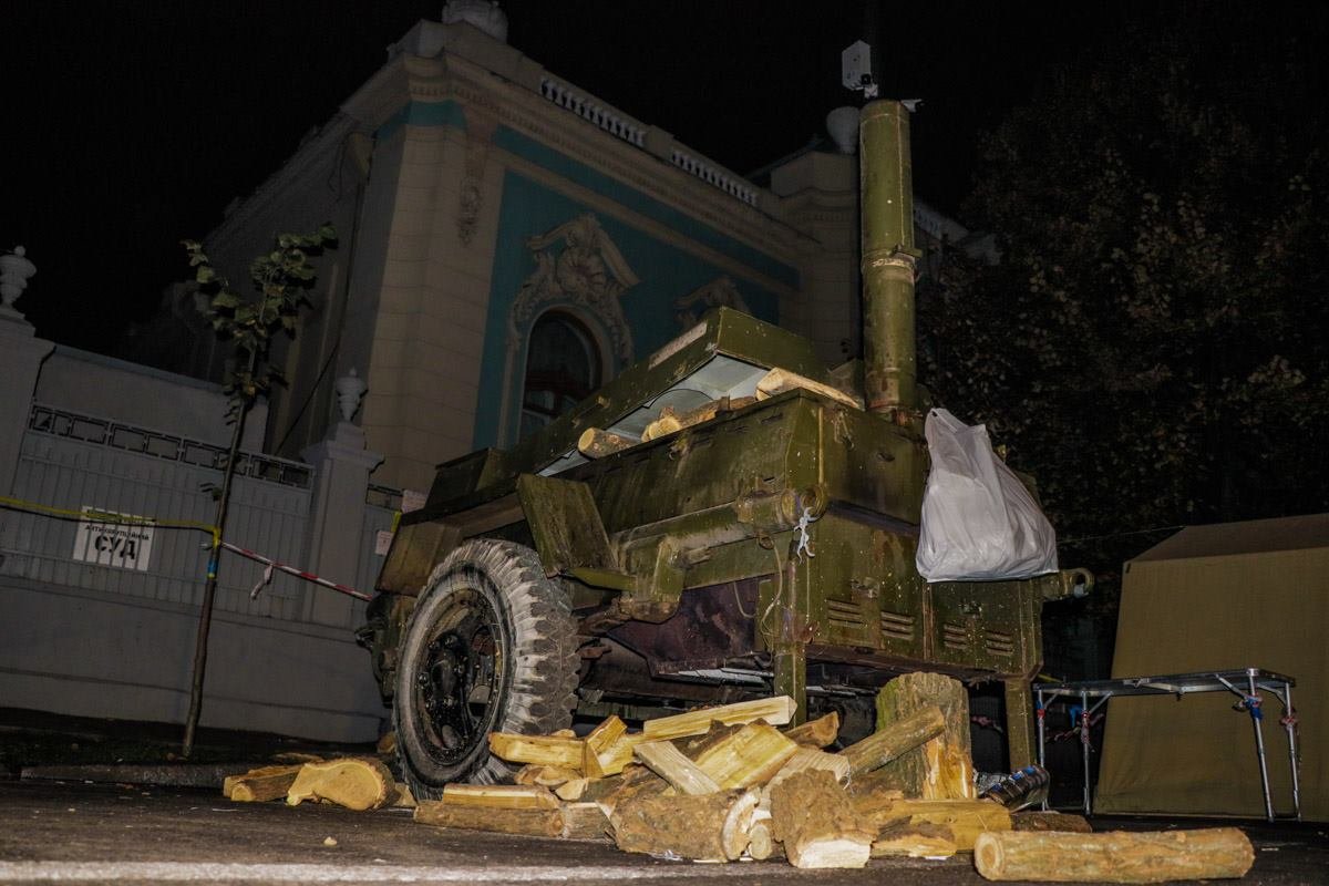Днем работает полевая кухня