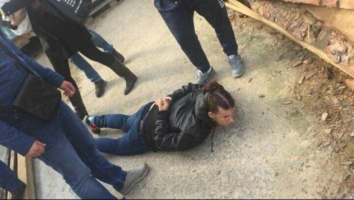 Момент задержания похитительницы