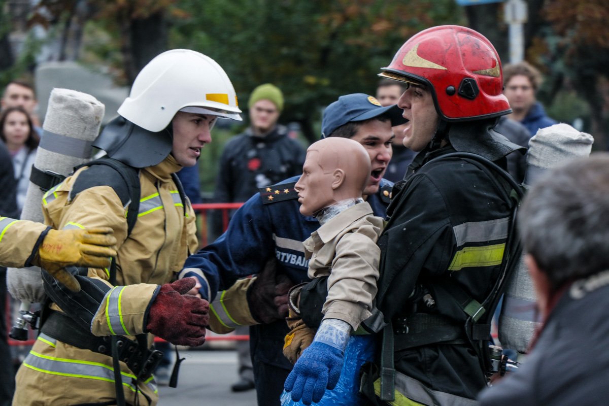 Вес манекена около 80 килограмм Вес манекена около 80 килограмм