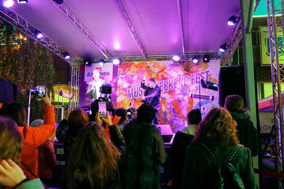 Открыли фестиваль братья Борисенко 