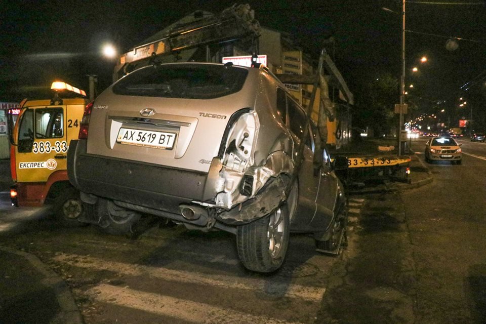 Hyunday забирает эвакуатор