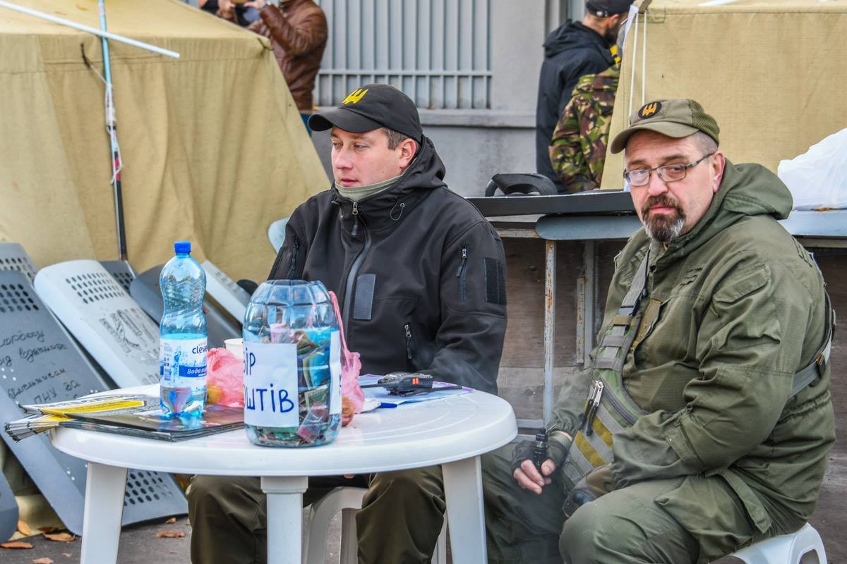 На вече участники акции подрались с правоохранителями На вече участники акции подрались с правоохранителями