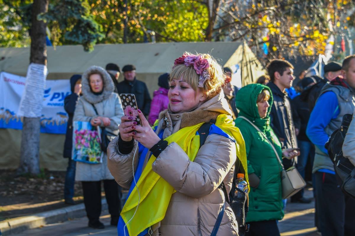 Девушка с флагом Украины Девушка с флагом Украины