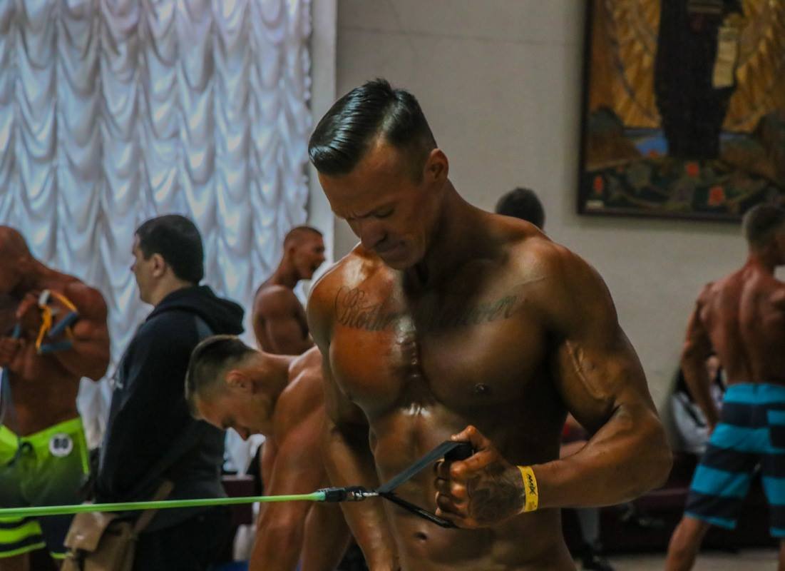 Последние приготовления пере выходом на сцену