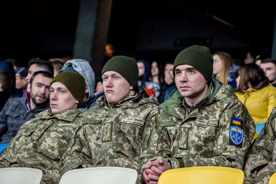 Военные пришли посмотреть матч