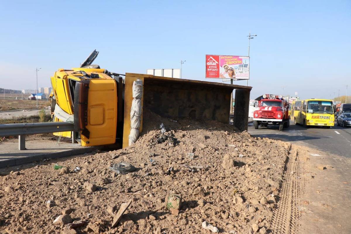 Перевернутый КамАЗ Перевернутый КамАЗ