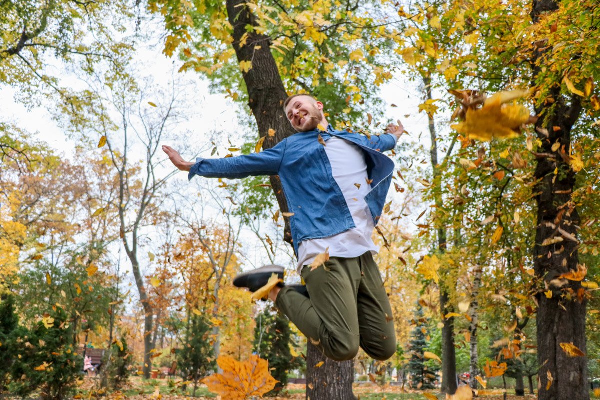 И неправдоподобную радость