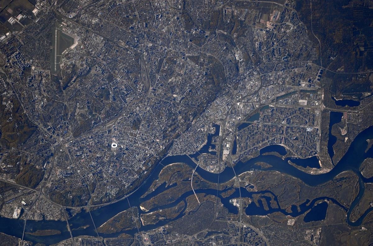 Более детальный вид на Киев с высоты Более детальный вид на Киев с высоты