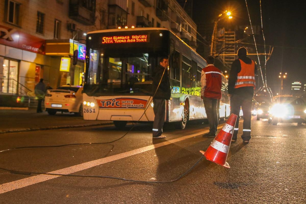 Обрыв проводов произошел на проспекте Победы Обрыв проводов произошел на проспекте Победы