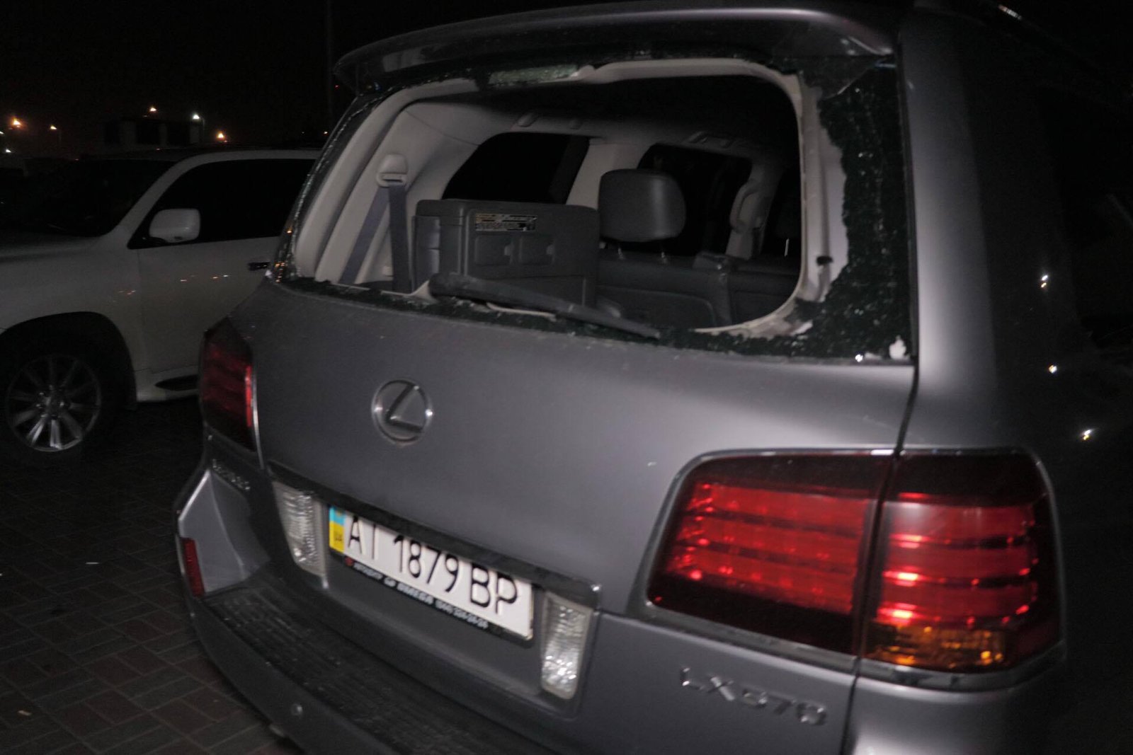 У машины, на которой привезли нардепа, повреждения