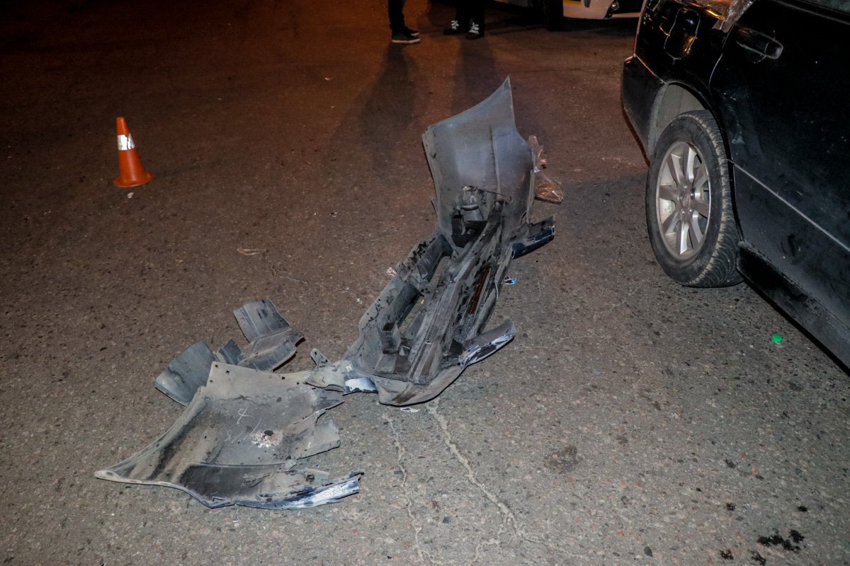 Удар был такой силы, что от машин отлетели детали