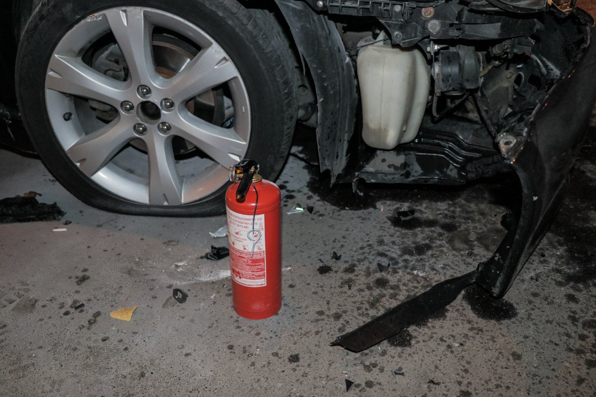 В результате аварии даже пришлось использовать огнетушитель