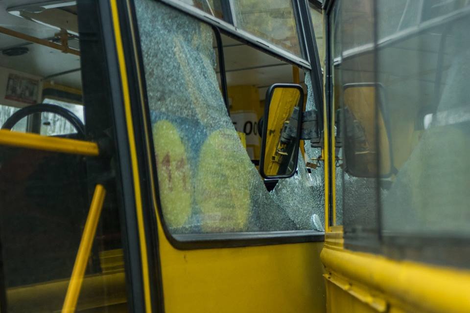 В результате столкновения у автобуса "Богдан" разбилось стекло В результате столкновения у автобуса "Богдан" разбилось стекло