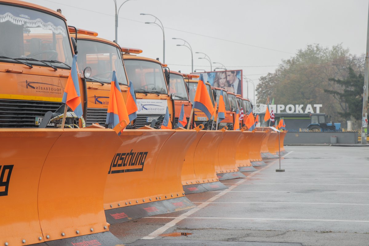 Представлено 130 единиц различных машин