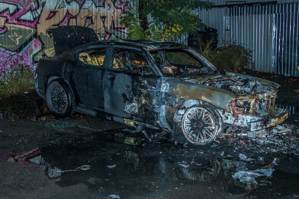 Внутри машины все обгорело