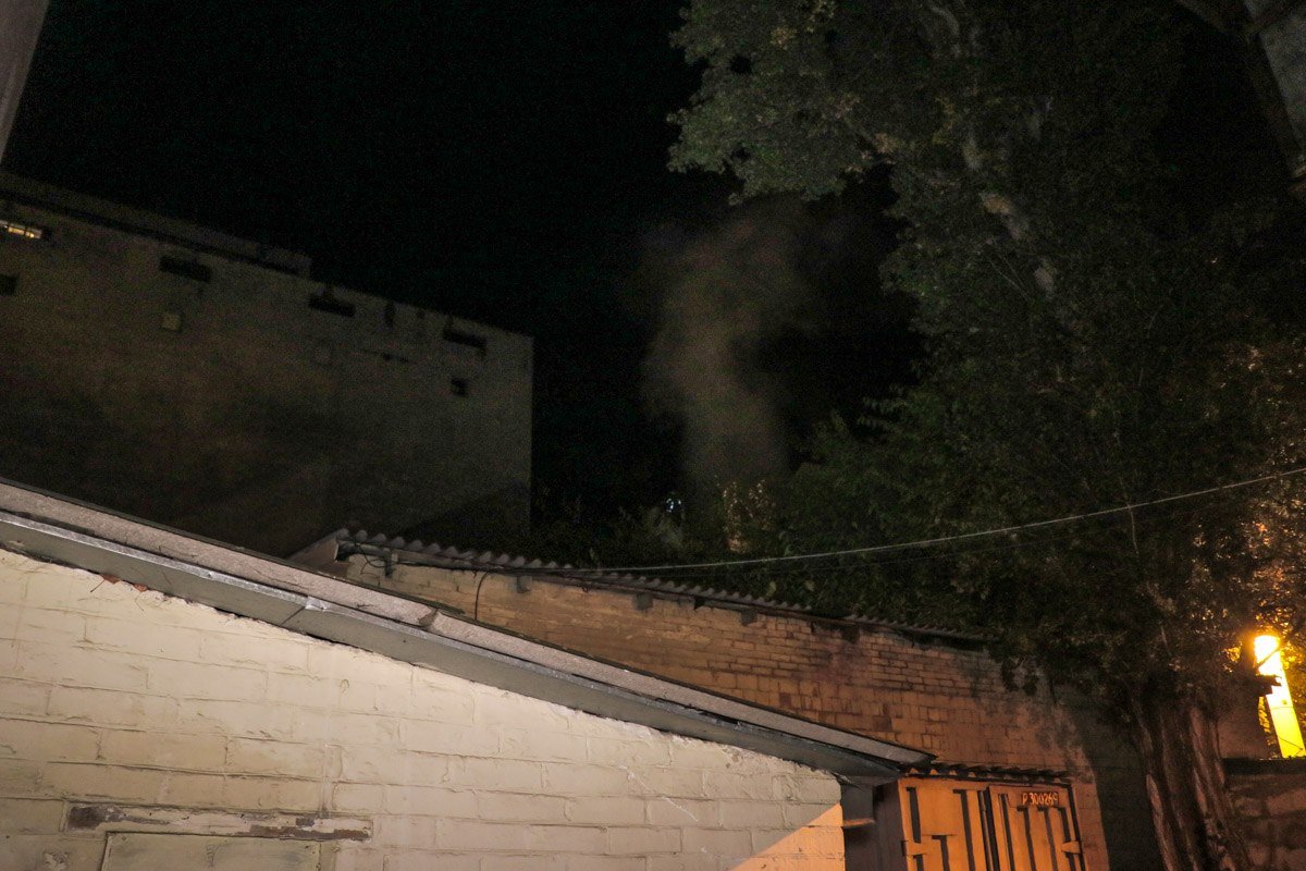 Возле Дворца спорта был ощутим запах дыма