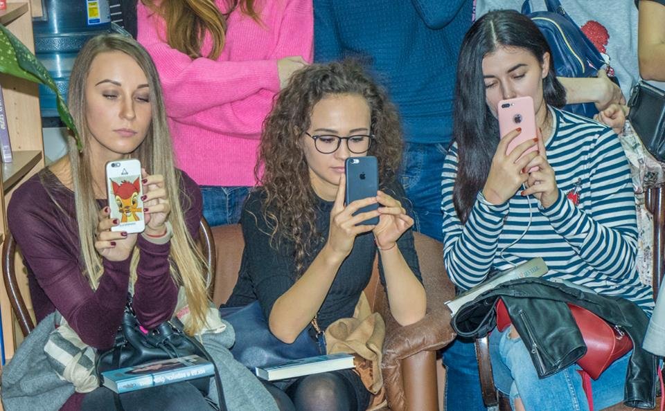 Поклонницы писателя 