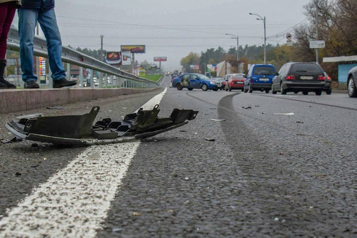 Из-за аварии на Большой окружной дороге образовалась тянучка Из-за аварии на Большой окружной дороге образовалась тянучка
