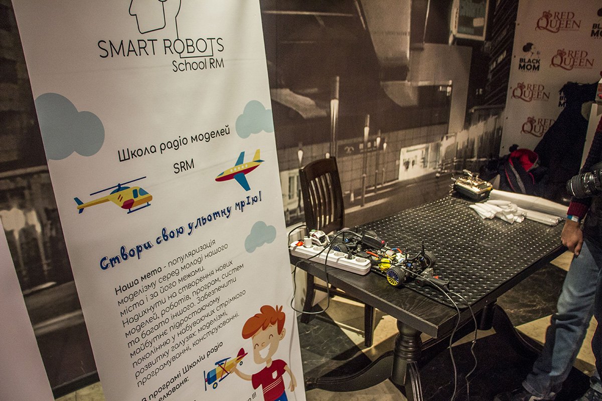 На фестивале была и выставка радиотехники