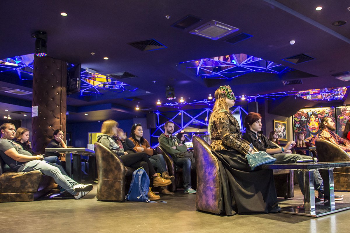 Благодарная аудитория. Некоторые из посетителей не постеснялись принарядиться