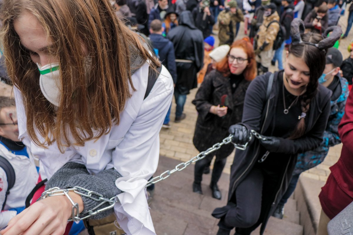 Участники разыгрывали сцены из фильмов ужасов Участники разыгрывали сцены из фильмов ужасов