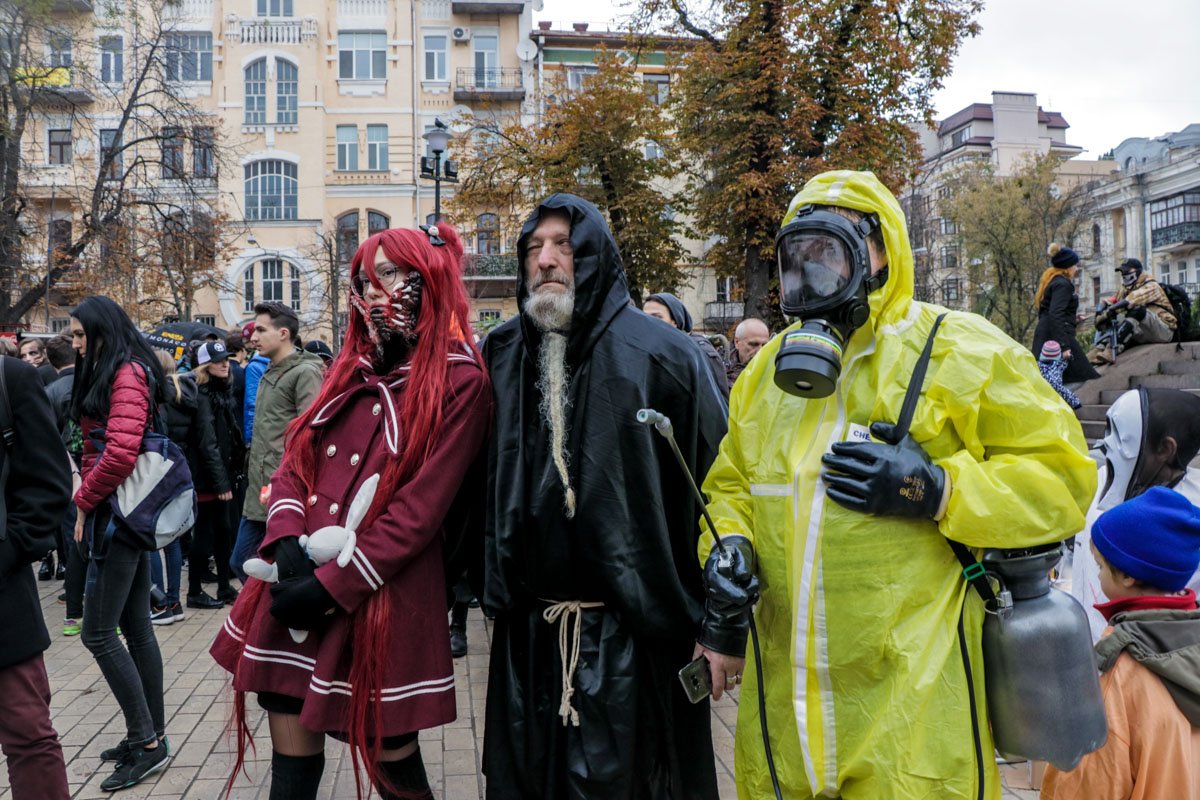 Самый взрослый участник зомби-парада Самый взрослый участник зомби-парада