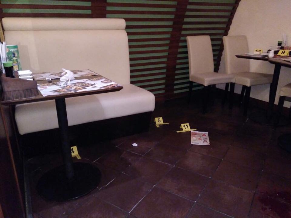 Посетители не успели заметить случившегося. По их словам, слышали только хлопок