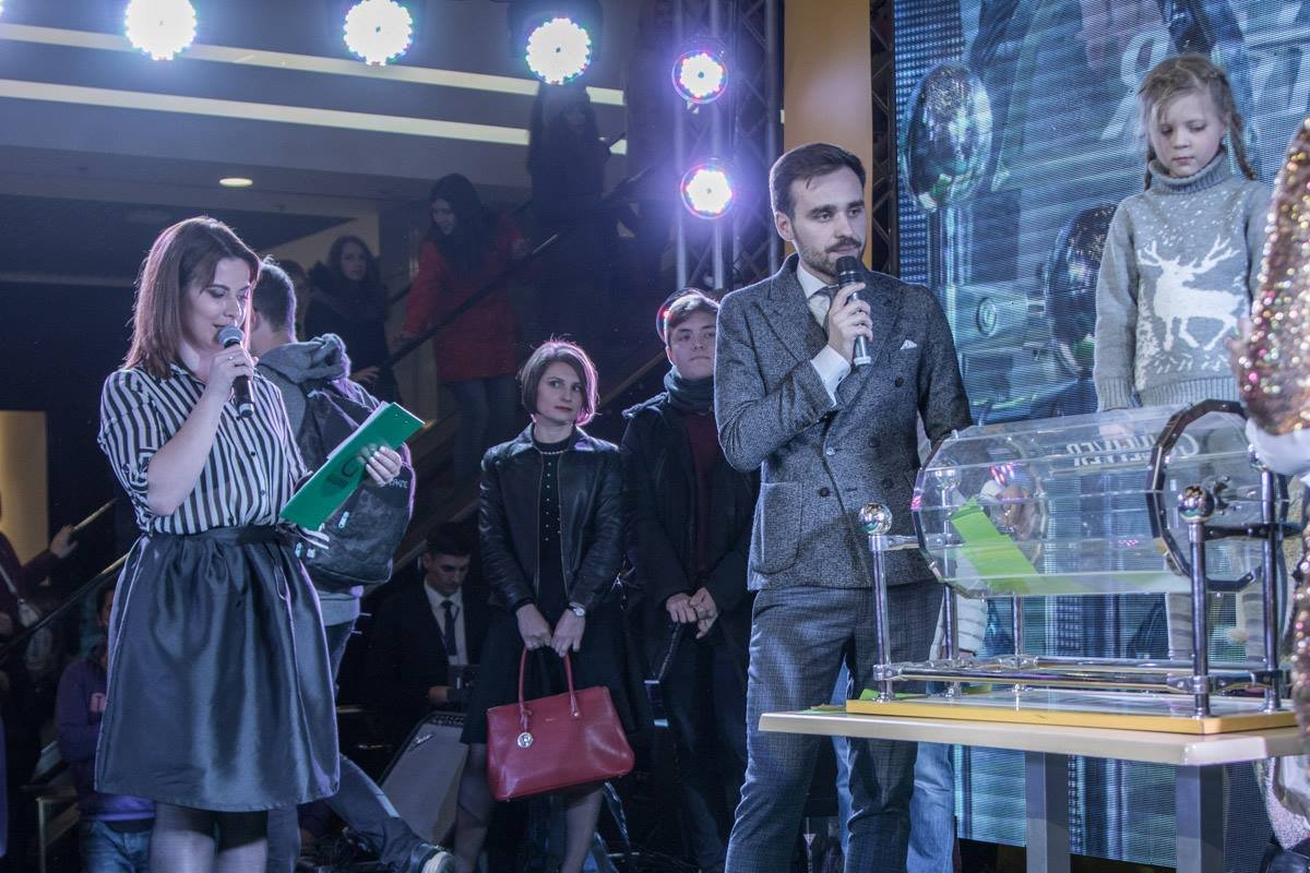 Среди посетителей разыгрывали призы