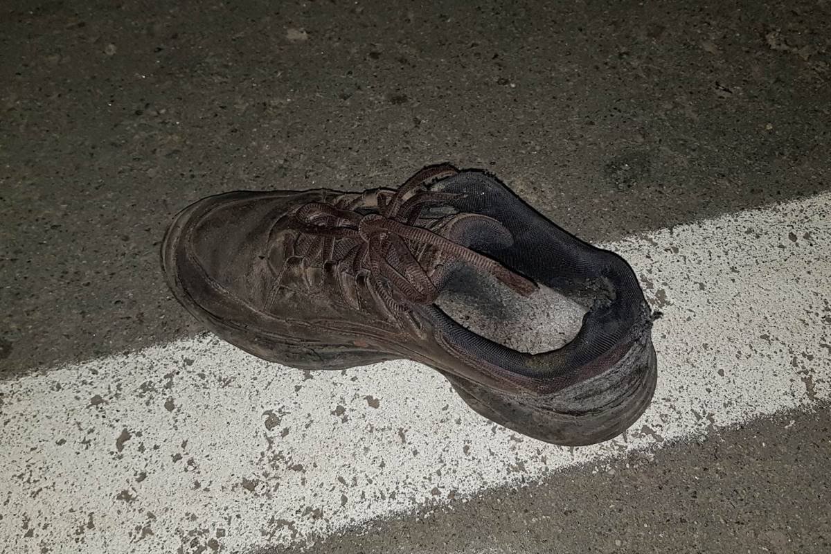 От удара с погибшего слетели части одежды