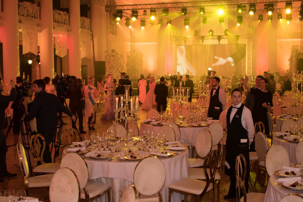 Зал в ожидании гостей