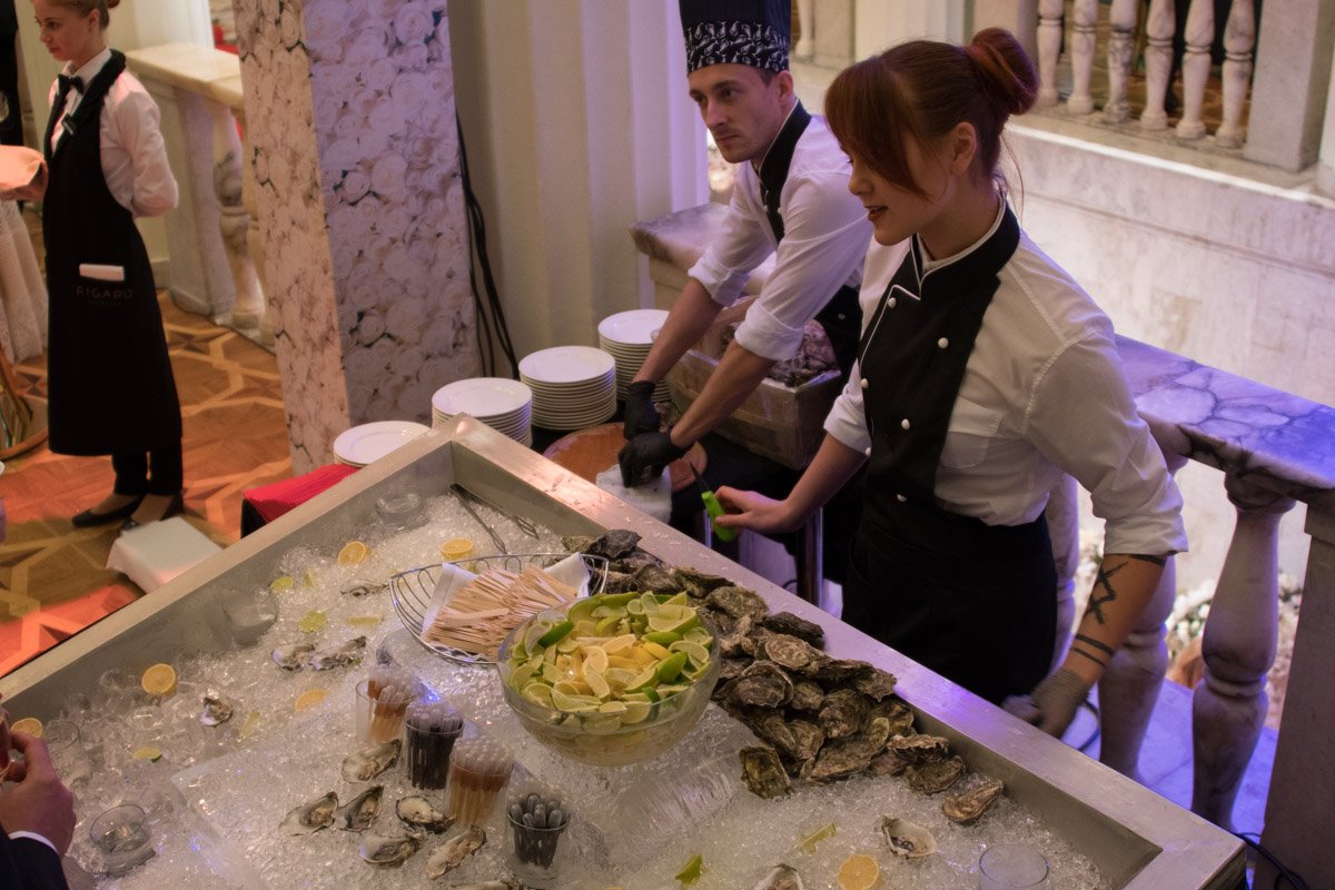 Гостей ждало много вкусных деликатесов