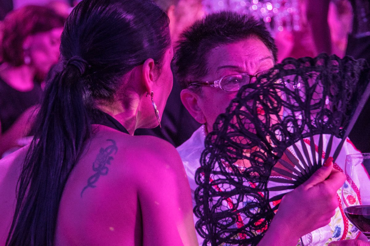 Прекрасная половина завораживала взгляды