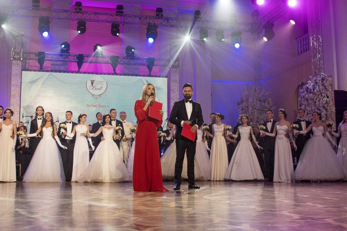 Ведущие вечера: Лилия Ребрик и Тимур Мирошниченко