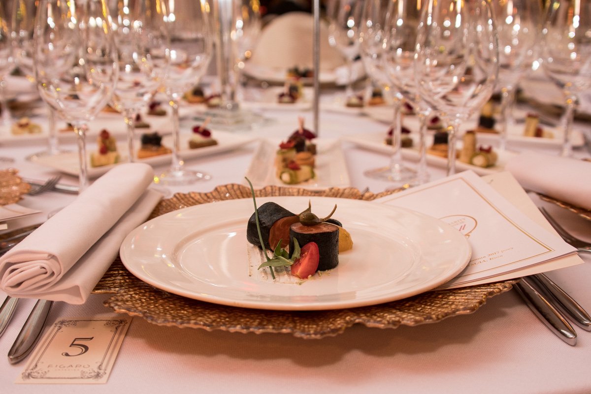 Гостей угощали изысканными блюдами