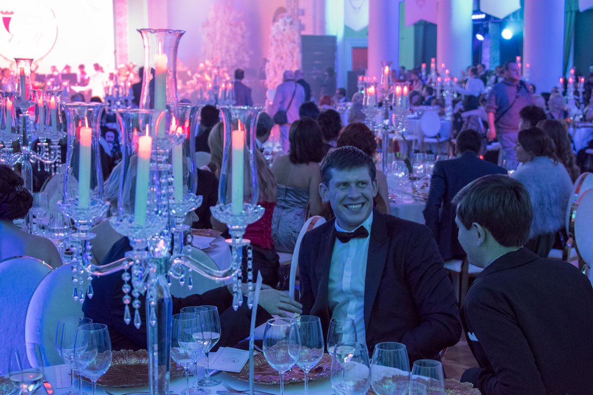 На балу присутствовал актер из "Коли ми вдома" и "Гвардия" Алексей Тритенко 