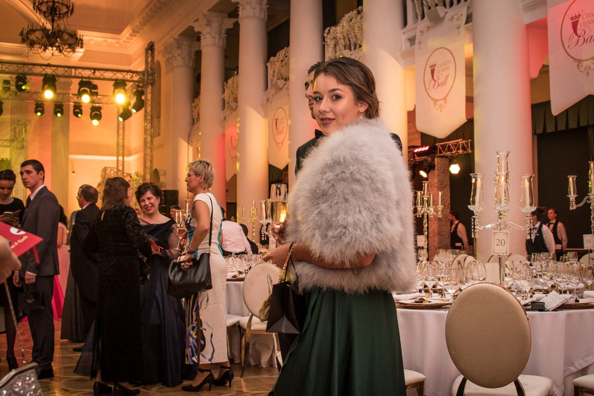 Гости бала были в изысканных нарядах