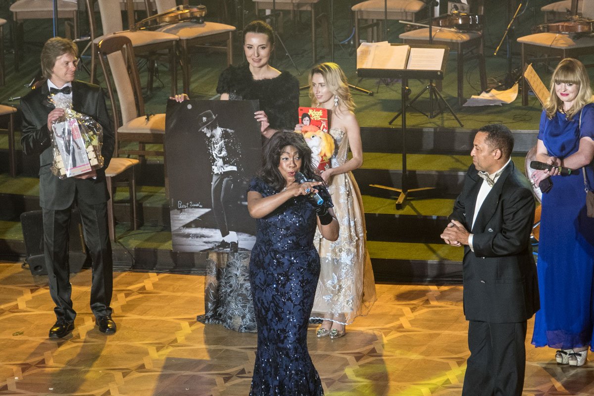 Дизайнер покойного Майкла Джексона привез на бал вещи музыканта