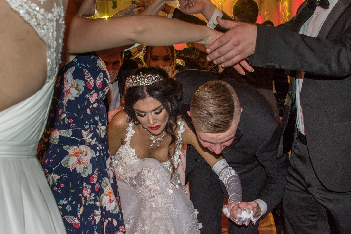 В кадрили участвовали не только дебютанты