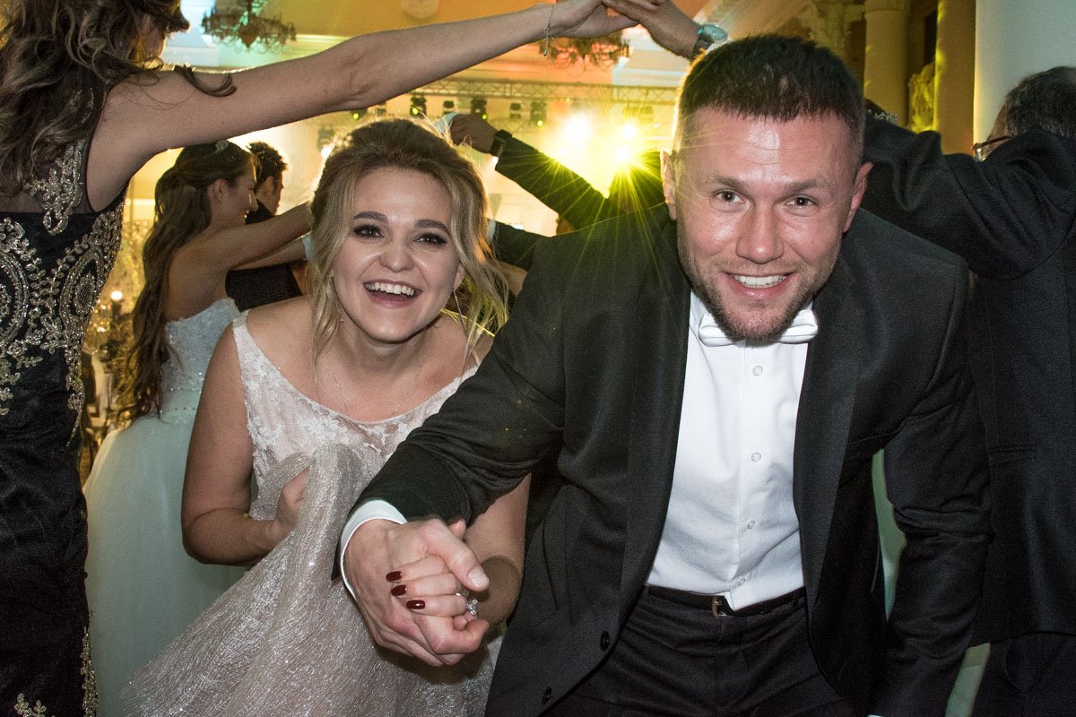 Все выныривали из импровизированного «тоннеля» с улыбками на лицах