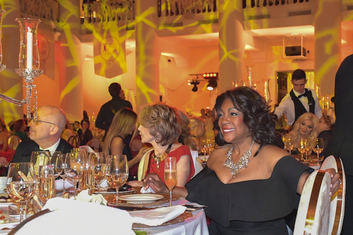 Гости веселились на балу