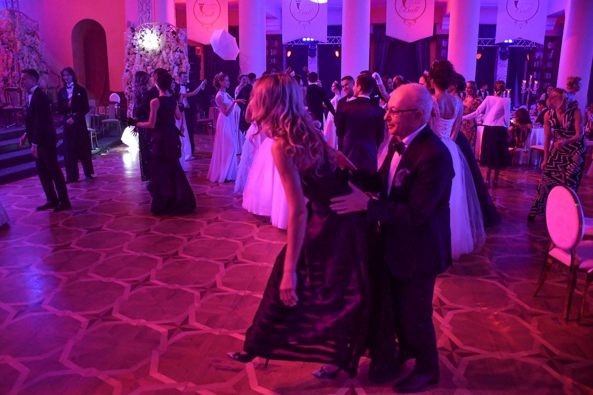 Танцевали все - и молодые, и люди постарше