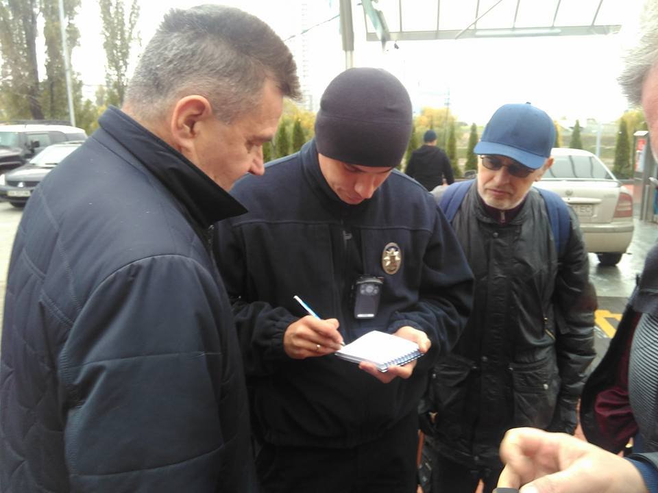 Полиция проверит факт законности строительства автомойки и ее влияния на ухудшения здоровья жителей Русановки Полиция проверит факт законности строительства автомойки и ее влияния на ухудшения здоровья жителей Русановки