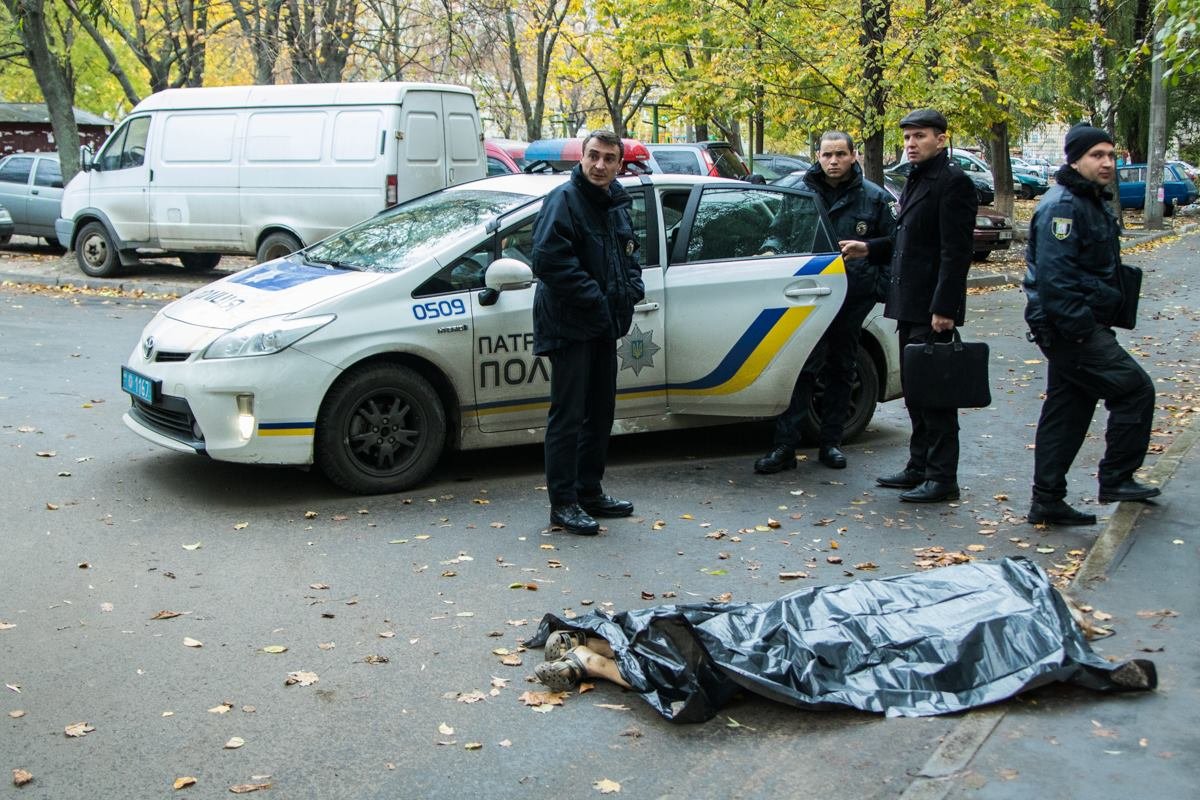 На место инцидента прибыла патрульная полиция и СОГ На место инцидента прибыла патрульная полиция и СОГ