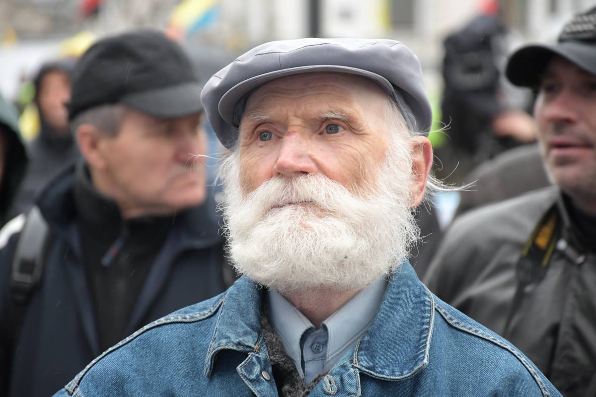 На митинг приехали люди со всей Украины На митинг приехали люди со всей Украины