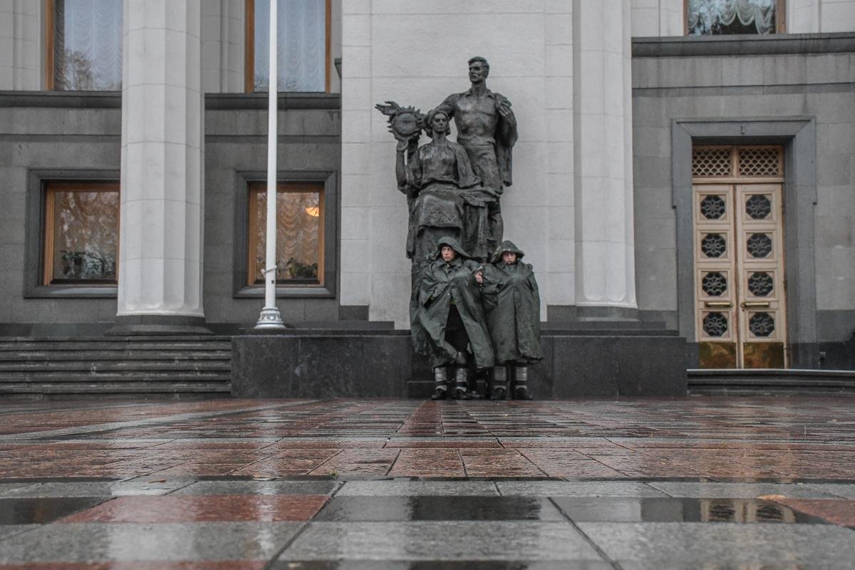 Нацгвардейцы несут службу под зданием Верховной Рады Нацгвардейцы несут службу под зданием Верховной Рады