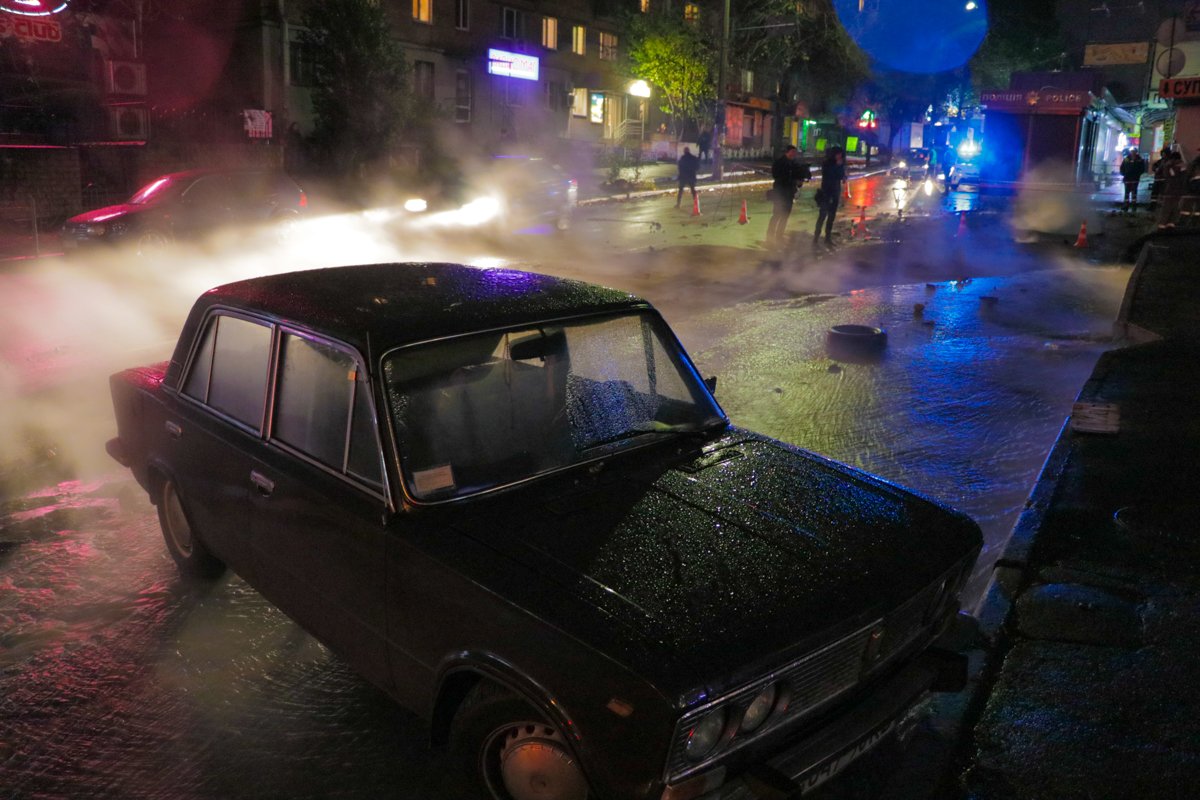 Авария по-прежнему не ликвидирована коммунальщиками