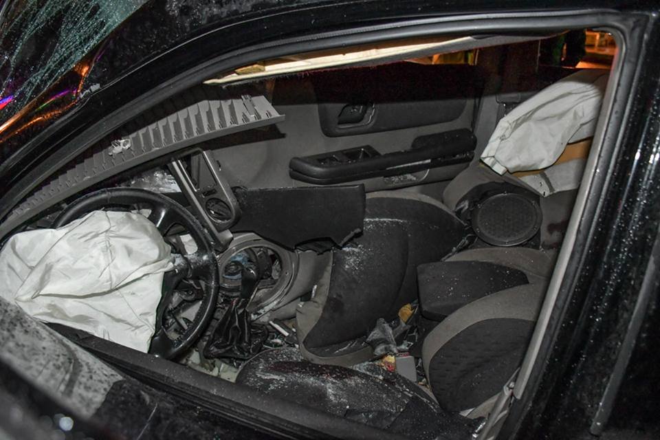 Машина сильно повреждена. Водитель чудом уцелел.